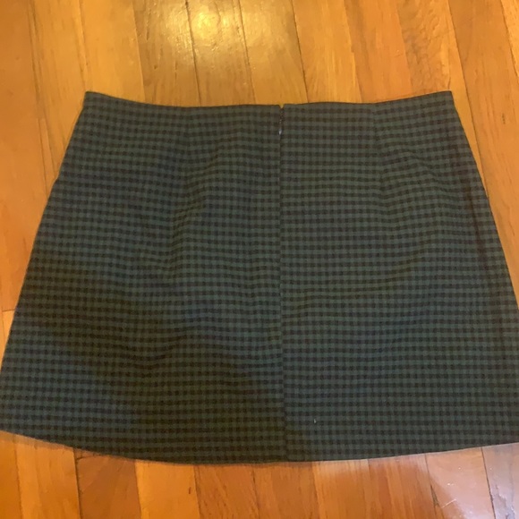 Urban outfitters green and black plaid mini skirt - Picture 4 of 5